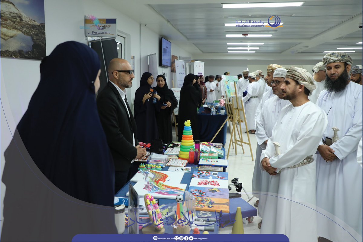 AsharqiyahUni's tweet photo. جانب من المعرض المصاحب لفعاليات المؤتمر الدولي الرابع، والذي أتاح للمشاركين والزوار فرصة الاطلاع على مبادرات ومشاركات متنوعة تثري تجربة المؤتمر وتواكب محاوره العلمية 🌟
#StudyAtASU https://t.co/AuJkIEaLGt