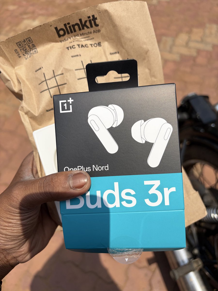 OmkarNanda7's tweet photo. @letsblinkit @zomato , i ordered an oneplus earbud but it was missing from the package and your ai customer support agent didnt provide relevant help. Quick commerce isnt that trustable when it comes to ordering electronic items. Kindly resolve as soon as possible https://t.co/4dGYxsk40b