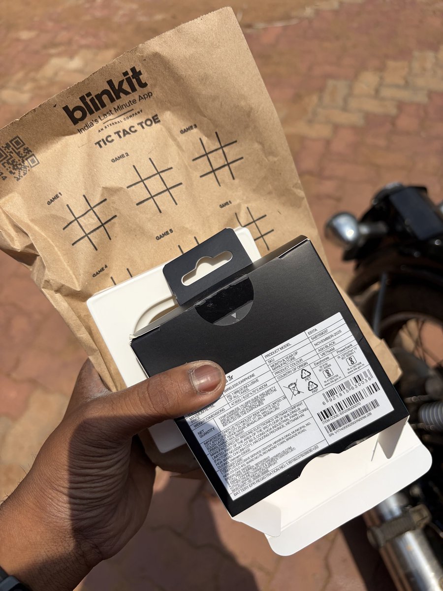OmkarNanda7's tweet photo. @letsblinkit @zomato , i ordered an oneplus earbud but it was missing from the package and your ai customer support agent didnt provide relevant help. Quick commerce isnt that trustable when it comes to ordering electronic items. Kindly resolve as soon as possible https://t.co/4dGYxsk40b