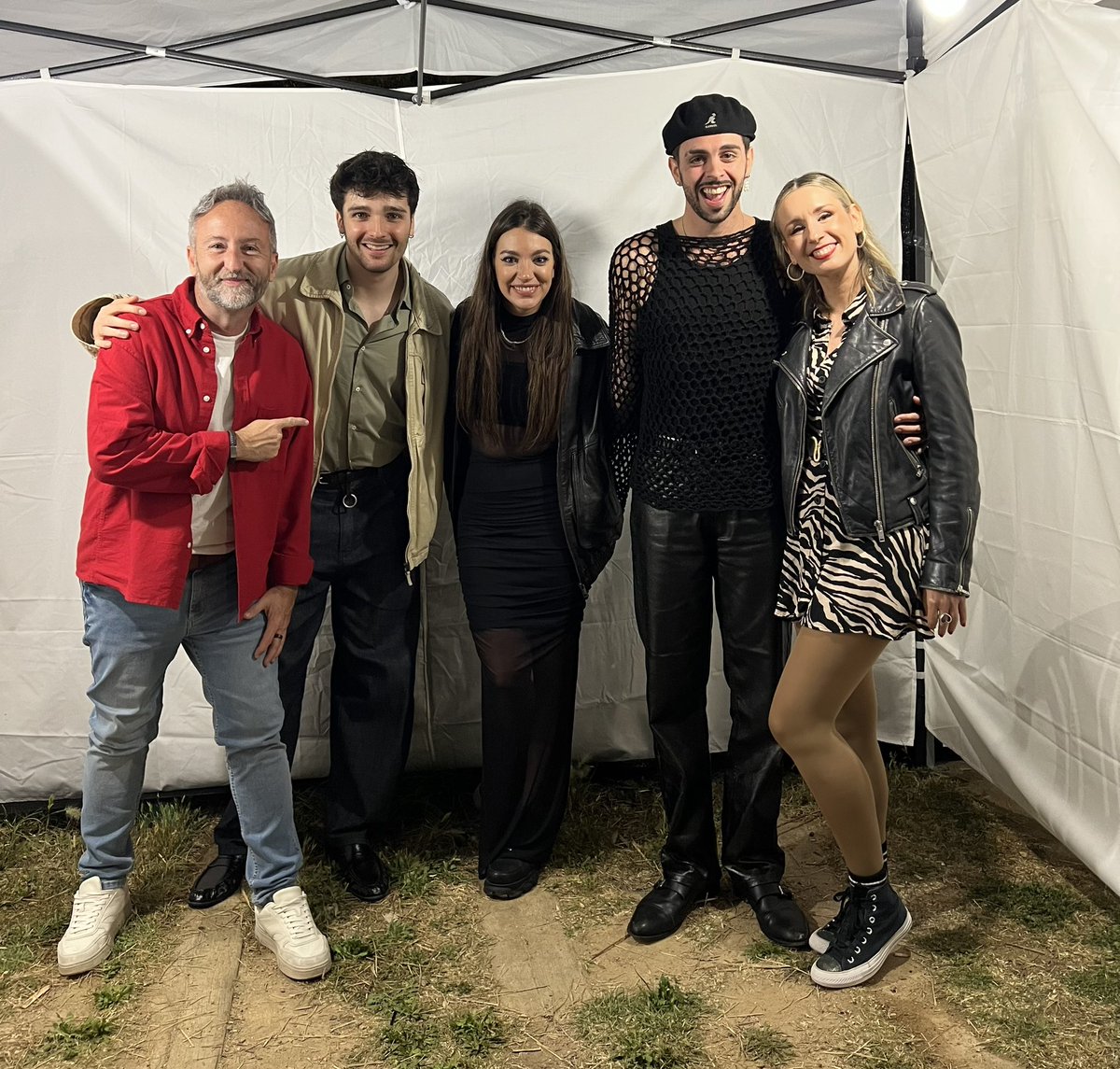 CadenaDialCAT's tweet photo. ✨ Una nit ÚNICX i MÀGICA ✨
Un dels molts moments màgics que hem viscut en el Dial Únicxs amb el Max Navarra, Ivan Herzog, @anaguerra @Chentepardo @crisdalmau @Cadena_Dial https://t.co/IvgcJMp0Ao