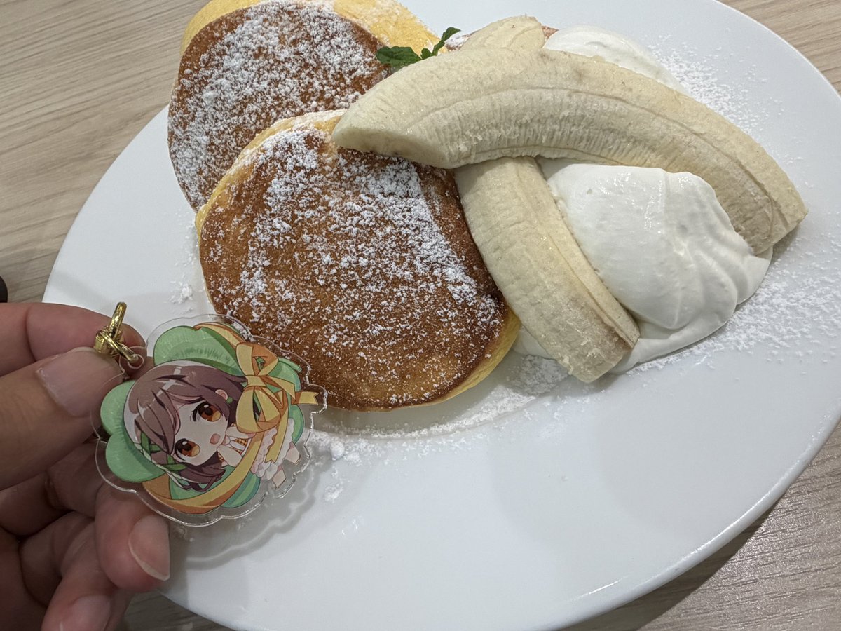 カレーフェスで美味しいカレー食べたり、人生初のパンケーキ🥞食べに行ってきた！
大好きな推しのりこちゃんと一緒のお出かけ楽しい☺️
#りこさんに見られ隊