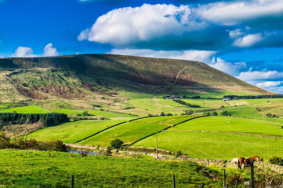 theiaincameron's tweet image. 1. Eas Fors Waterfall on the Isle of Mull, Pendle Hill in Lancashire, and Bredon Hill in Worcestershire all have something very unusual in common: they are all tautological place names. 

To put it another way, their names are triply redundant.

Still unsure?

1.