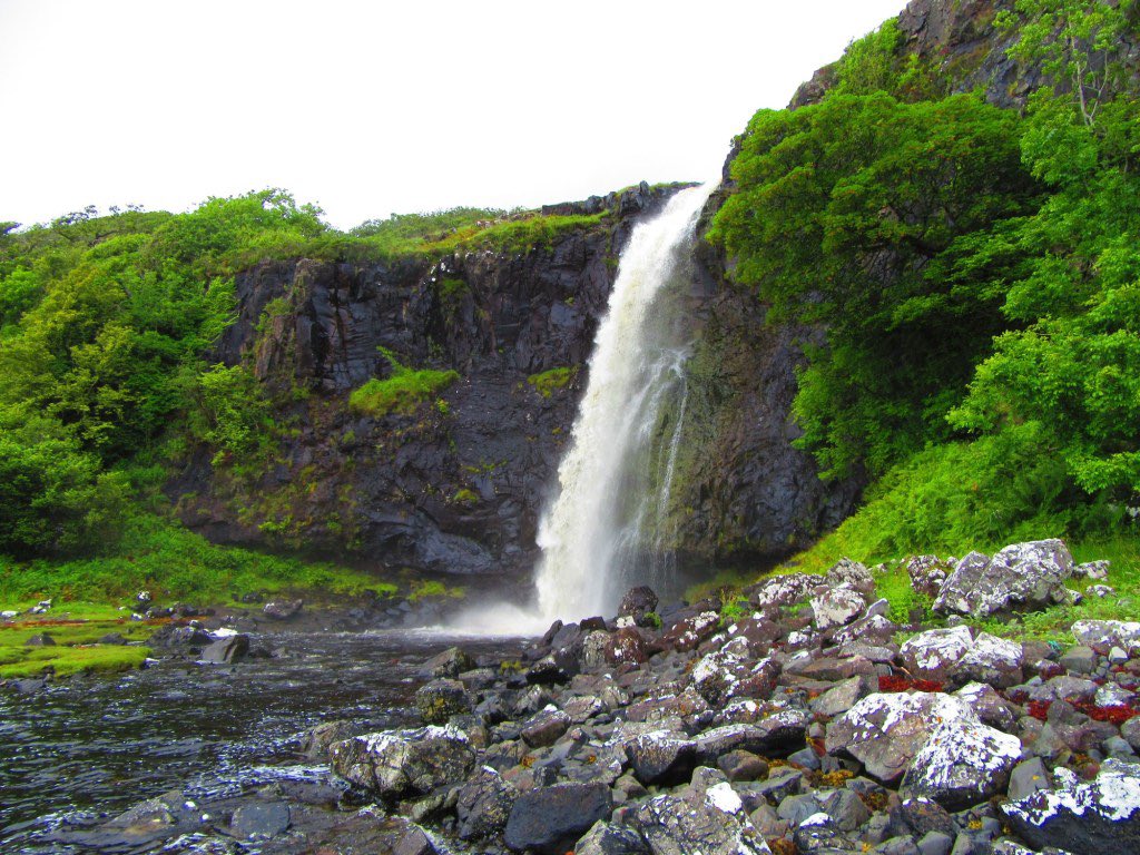 theiaincameron's tweet image. 1. Eas Fors Waterfall on the Isle of Mull, Pendle Hill in Lancashire, and Bredon Hill in Worcestershire all have something very unusual in common: they are all tautological place names. 

To put it another way, their names are triply redundant.

Still unsure?

1.