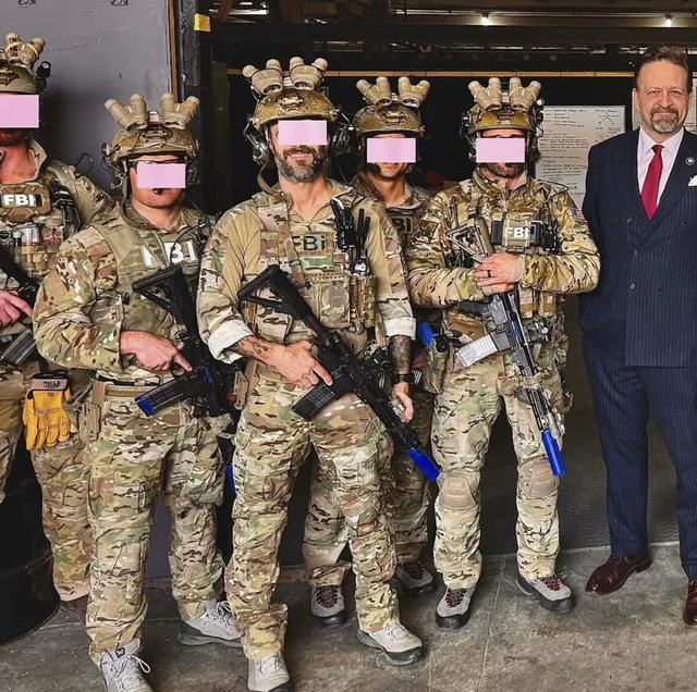 jmscaronte's tweet image. US FBI HRT Gold &amp;amp; Blue Team 
#FBI #multicam #police