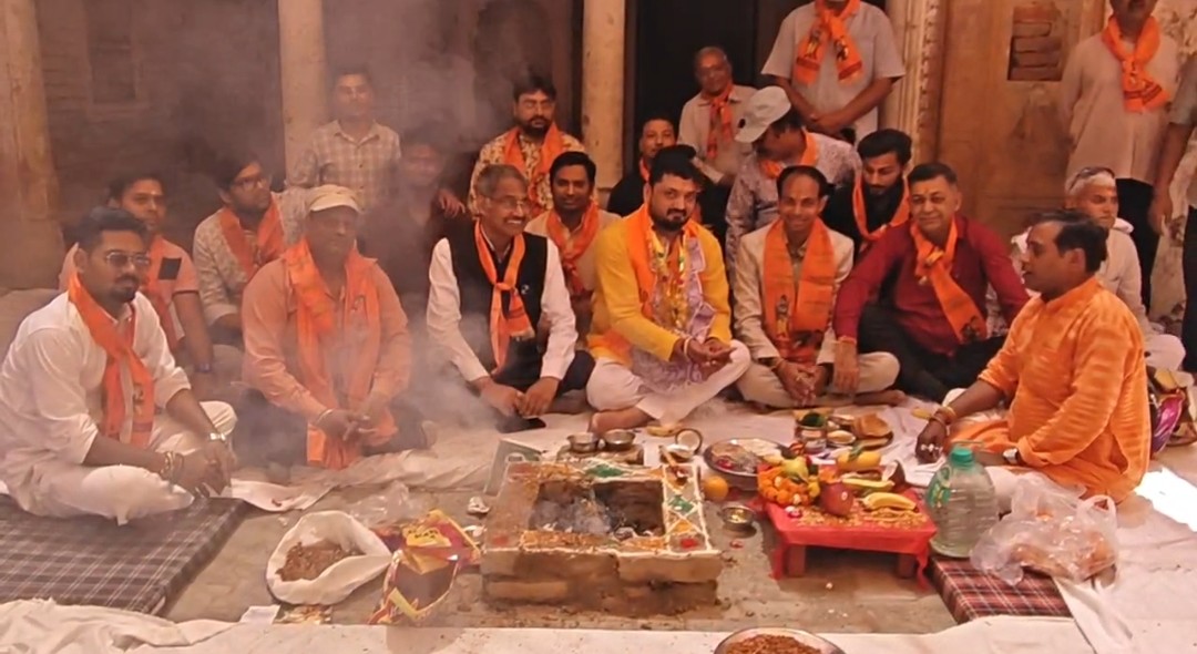 jafar_mahmood07's tweet image. #Aligarh 

अलीगढ़ बना वी.वी.एस राष्ट्रीय संगठन का हेडक्वार्टर,
वीवीएस राष्ट्रीय संगठन के राष्ट्रीय केंद्र की आधारशिला रखी गई,
भूमि पूजन के साथ देशभर में जनसेवा केंद्र खोलने का ऐलान,
रोजगार, शिक्षा और स्वास्थ्य सेवाओं पर रहेगा फोकस...!

#Aligarh #VVS  #Rozgar #JanSeva