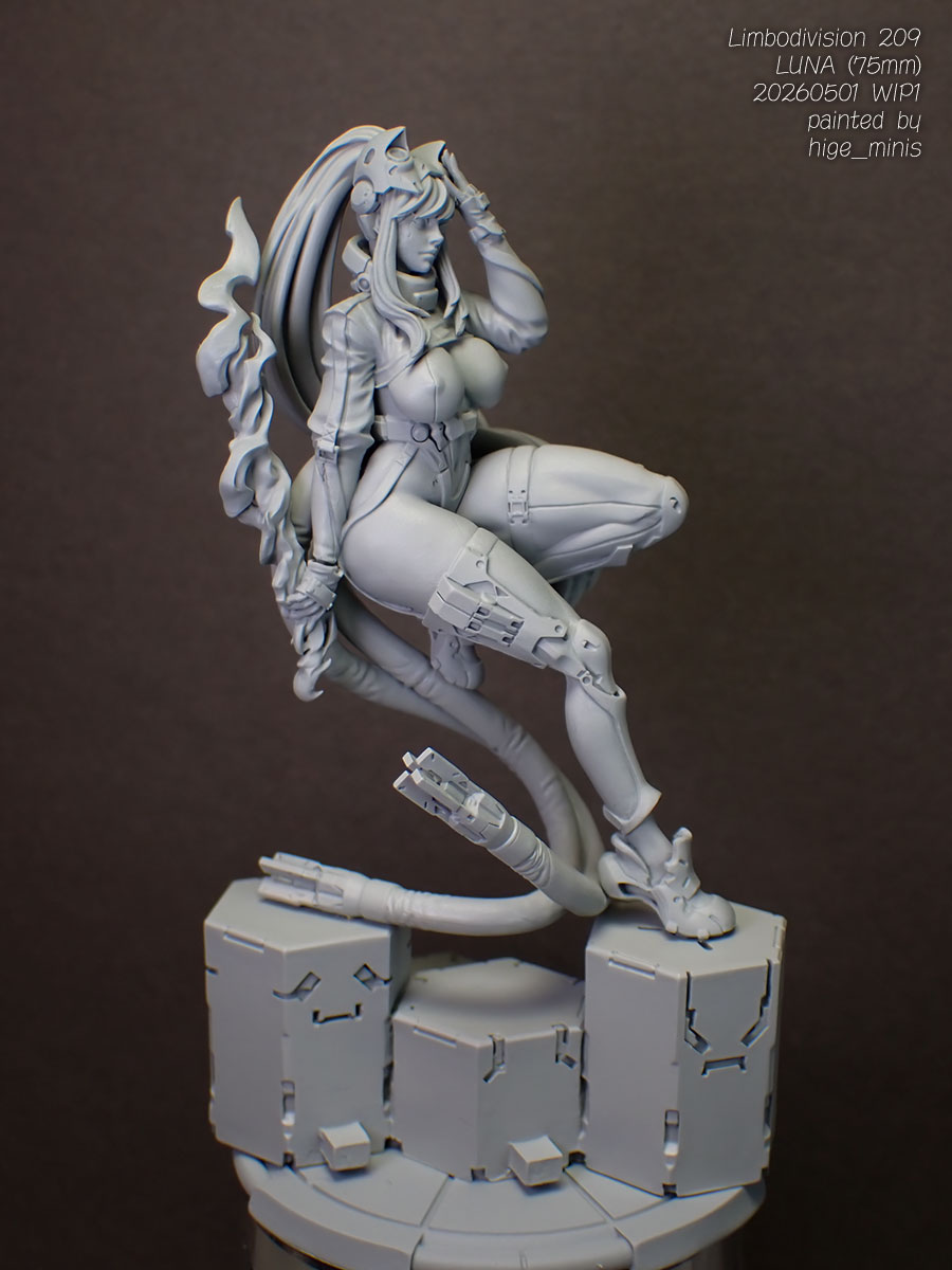 hige2011jp's tweet photo. #Limbodivision209 のLUNA (75mm) のWiP1

欠けたパーツをプラ板で作成、整面処理、洗浄、乾燥、エアブラシ(FLYER-SR2)でフィニッシャーズのプライマー～ガイアのサーフェイサーEVO。
土台パーツの凹部に残ってレジンと一緒に固まってしまったシリコン型をタガネ等で掘り出し＆形を整える作業が地味に大変でしたが、なんとかファレホ塗りできる段階まで下準備が終わりました。