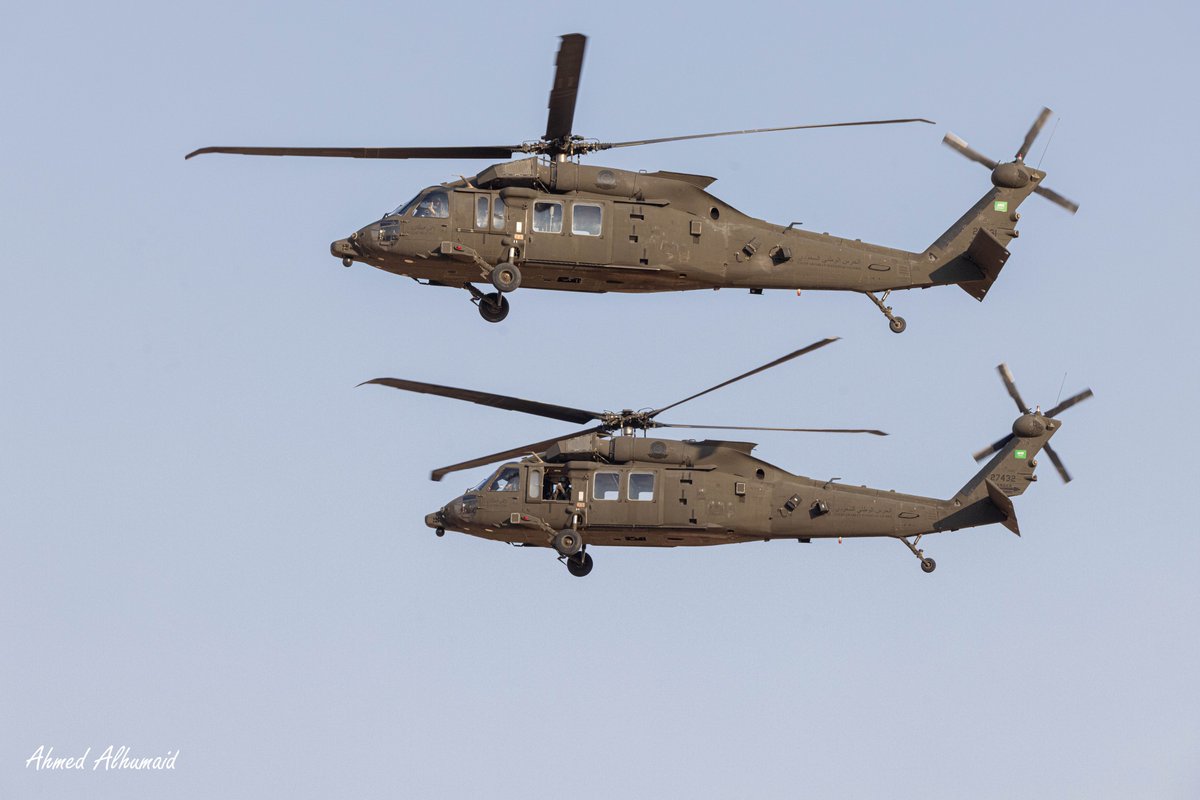 ahmada2020's tweet photo. طائرة اباتشي AH64E , والبلاك هوك UH60M التابعة لوزارة الحرس
 #وزارة_الحرس_الوطني
#الحرس_الوطني_السعودي
#تصويري 
#الحرس_الوطني
#كانون 
#اباتشي
#بلاك_هوك
#برج_مياه_الخبر 
#المملكة_العربية_السعودية 
#السعودية 
#السعودية_العظمى 
#مبدع
#Apache 
#Blackhawk 
#ahmada2020 
#ahmadalhomaid https://t.co/9nHFhwSSZt