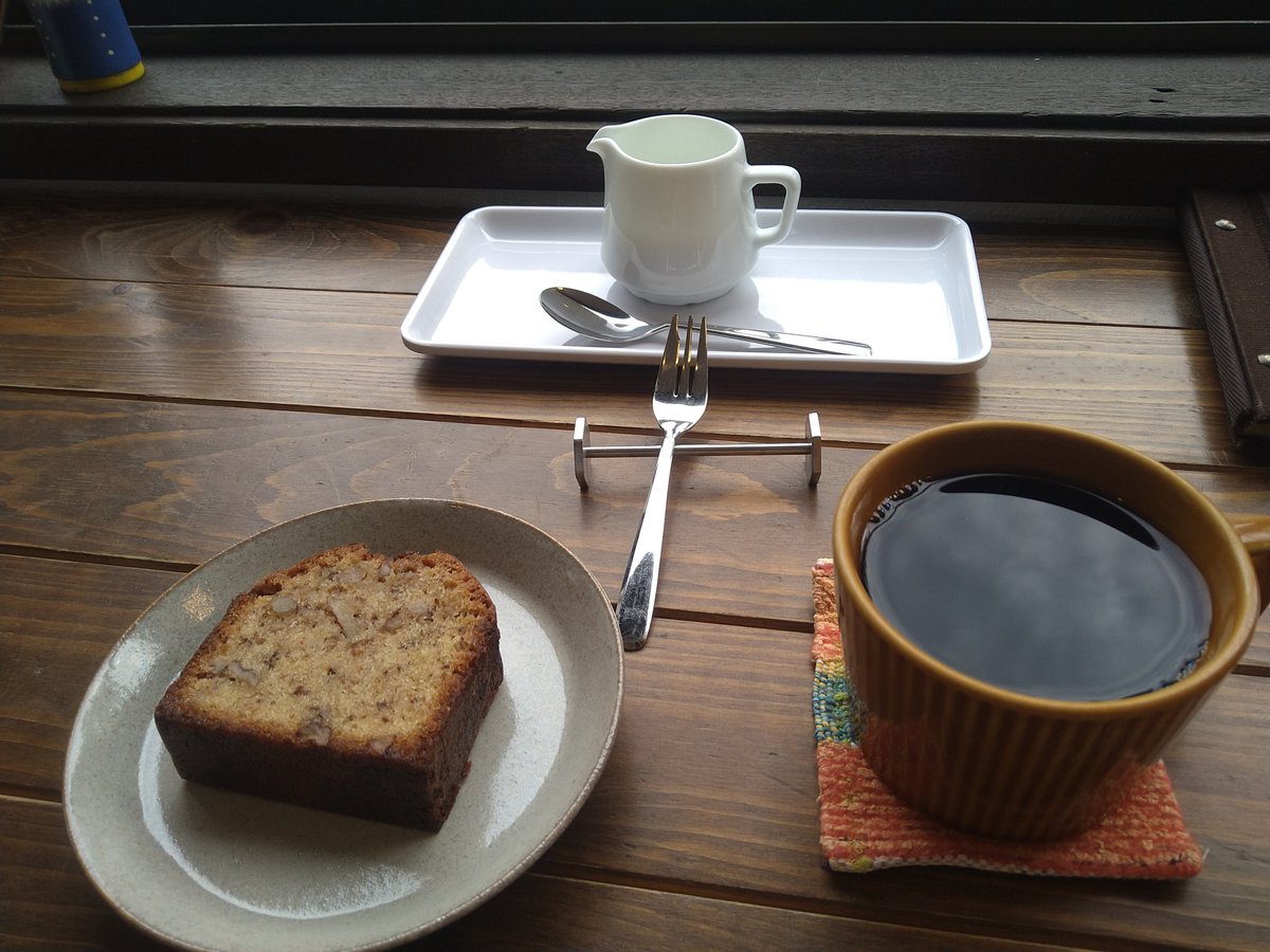 ちょっと用事で降りた駅で素敵なカフェ見つけたので休憩。あとは帰るだけだしゆっくりしよ。