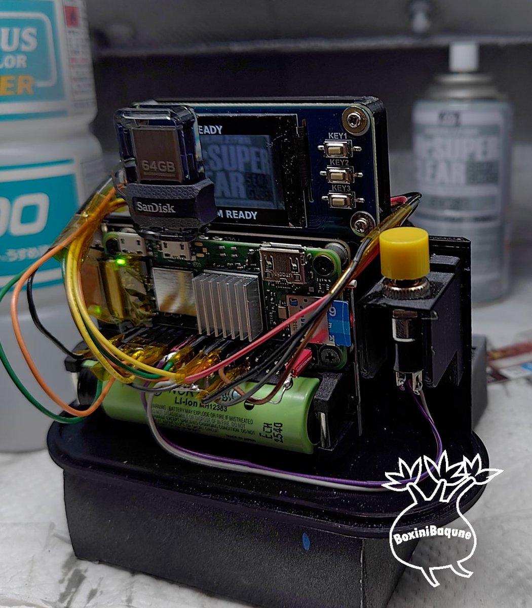 Boxini_Baqune's tweet image. ラズパイzero2W+HQカメラにVivilensを装着し無理やりカメラに仕立てた一品。1.3インチ液晶をファインダー的に運用できる（何も考えずに設計したので画面の半分がUSBメモリで隠れてしまった）。レンズマウントは３Dプリントで製作 #Raspberrypi #vivilens #fusion #prusa