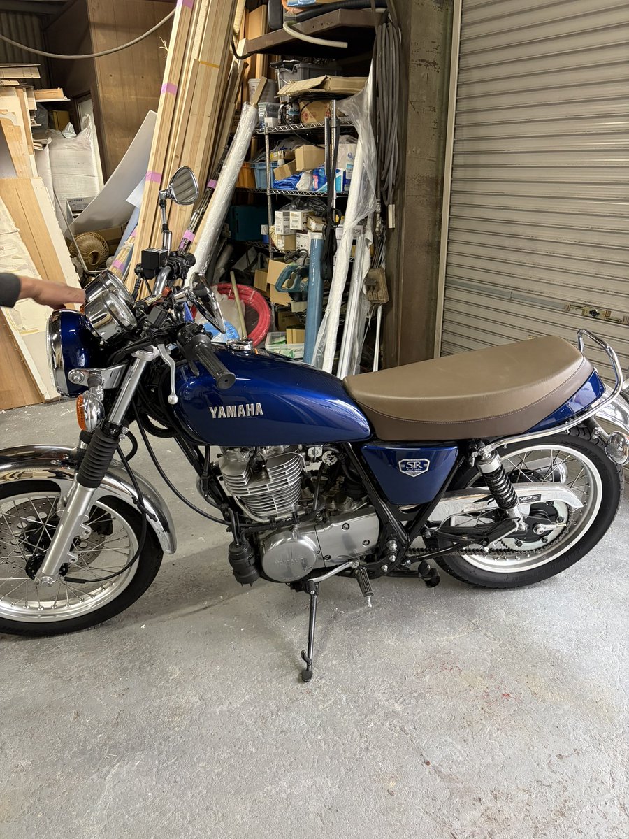 kwa_886's tweet photo. sr400 final edition
約1800km 室内保管
タンクにほーんの少しだけ傷あります。
車検なし。通すことも可能ですが別途かかります。
90万から　FF割、誰やねん割色々あります。
dmで詳細
#バイク売ります
#sr400 https://t.co/zXamsJS4tq