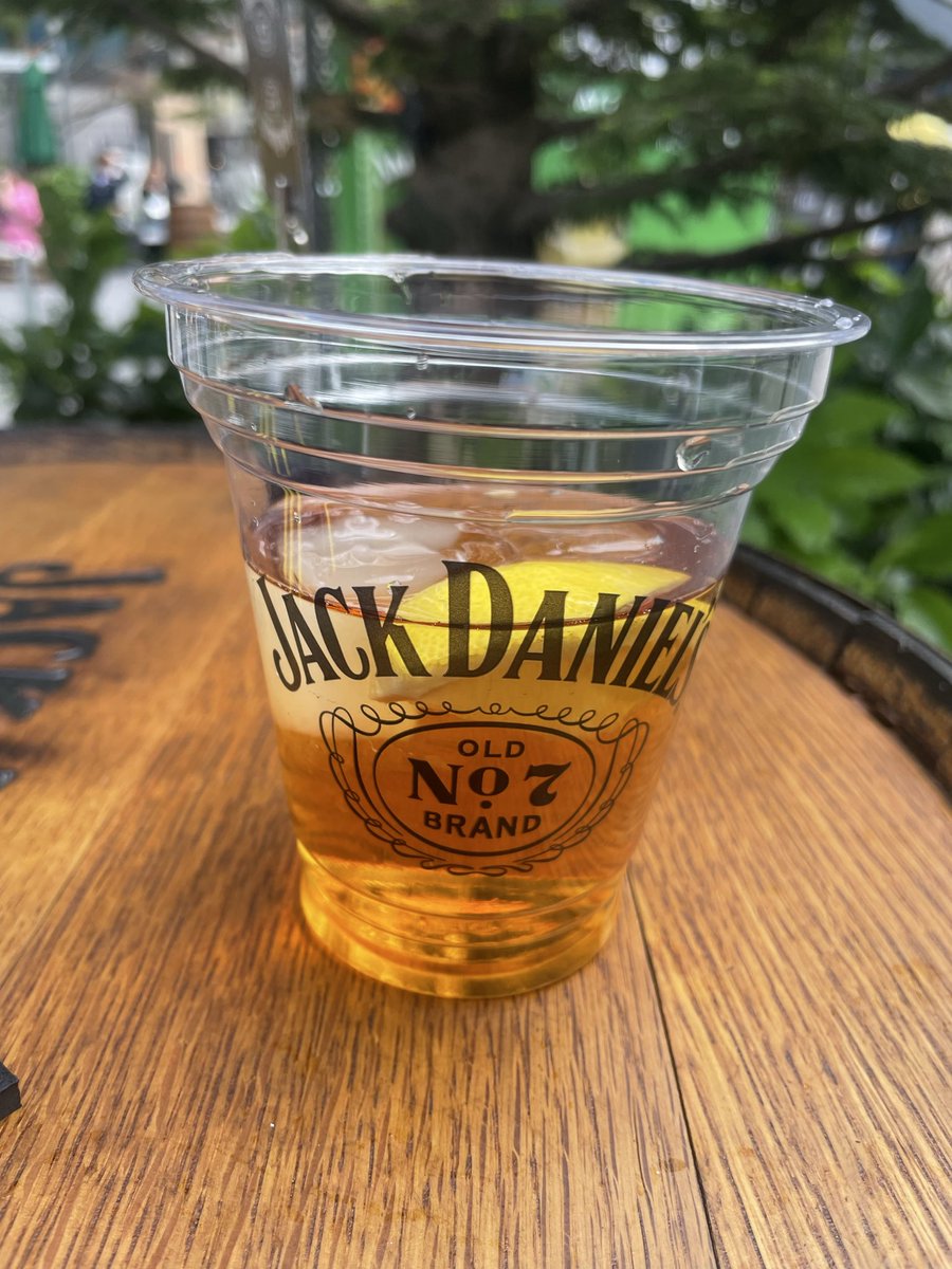 ikuumin26's tweet photo. 行きに見かけて少し時間あったので帰りに寄っちゃいました🥃無料の量じゃないよね笑
しかも今日までだった!ラッキー🥳
渋谷いる人19時までだよ♪
#JACKDANIEL’s #ジャックアップル https://t.co/7EMZuw0GQl