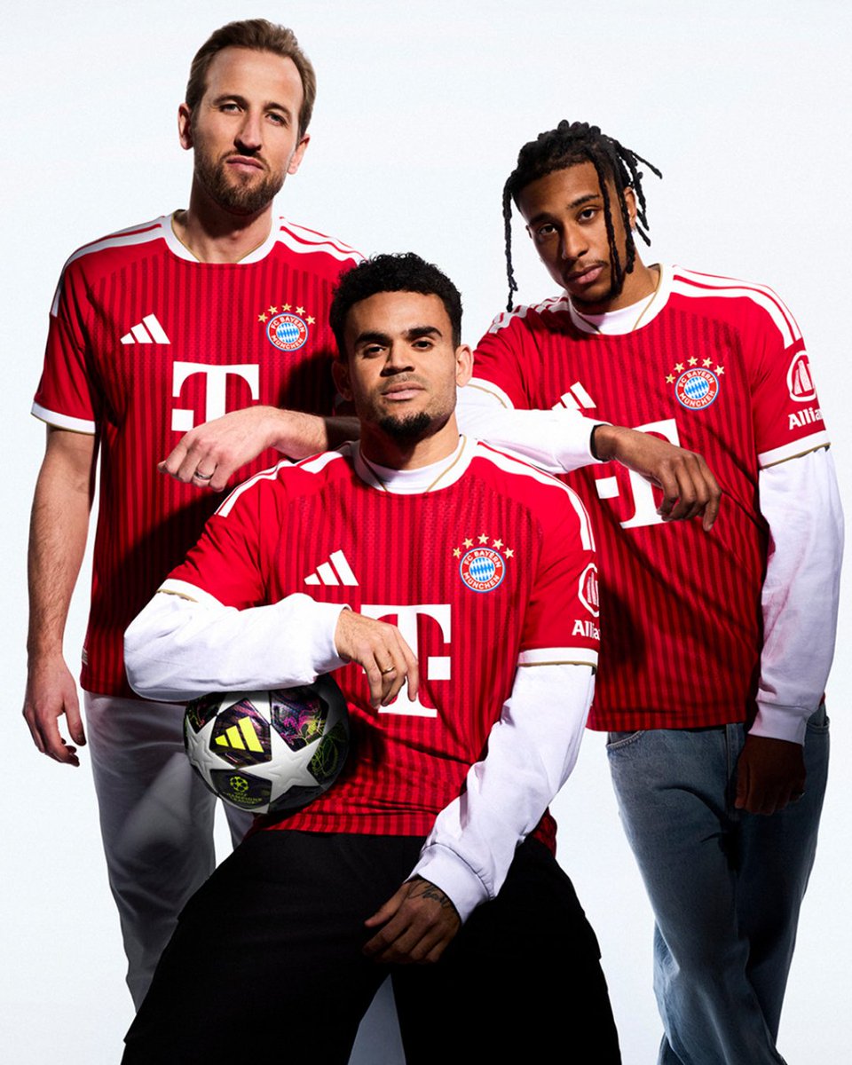 Con ustedes, la NUEVA CAMISETA DE LOCAL del Bayern Munich. Con Harry Kane, Michael Olise y Lucho Díaz como protagonistas de la campaña de lanzamiento, el club más grande de Alemania presentó su jersey principal para la próxima temporada. Es la equipación 2026/27, pero la