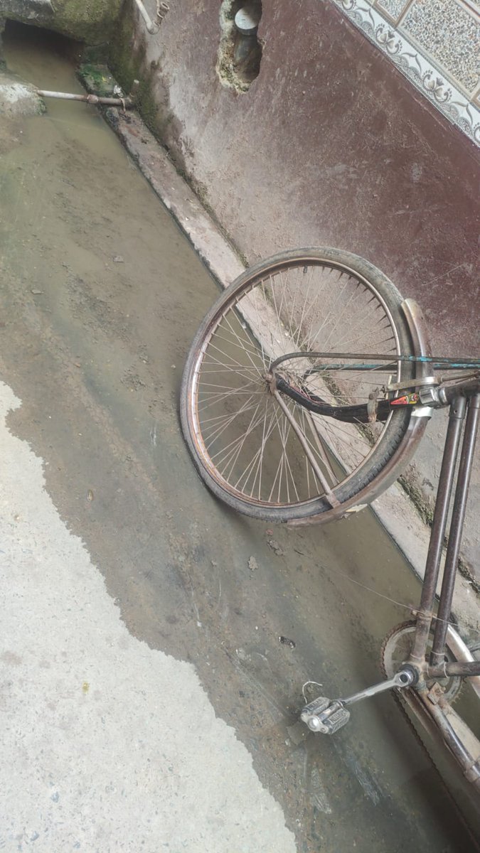 MoneyMettleMind's tweet photo. Day 2 of highlighting this issue.

The situation in our area remains unchanged - the road is still filled with dirty, stagnant drainage water. The stench, mosquito breeding, and health risks continue to affect daily life, especially for children and elderly residents. https://t.co/Ay6VUOHBWZ