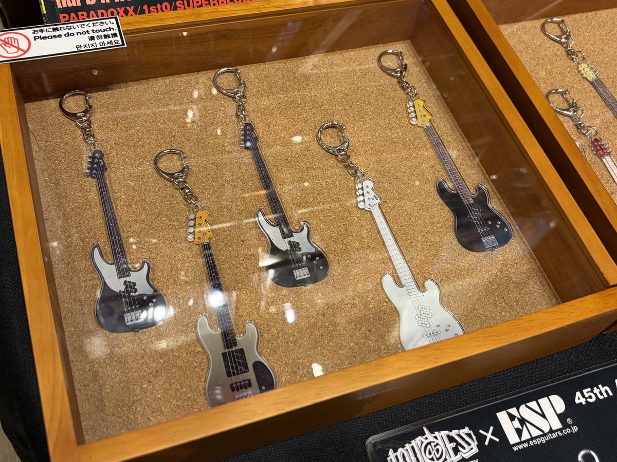 espcustomshop's tweet image. 【#LOUDNESS × #ESP POP UP SHOP】開催中🚩

特製アクリルキーホルダーサンプル展示中❗️

歴代のシグネチャーモデルがアクキーに！！
ファンにはたまらないアイテムになってます🔥

絶賛ご予約受付中✨

#espguitars #killerguitars #推し活