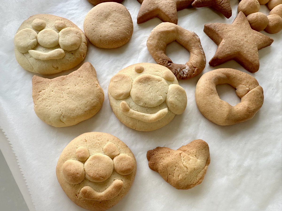 お姫とクッキー作った💕
一緒にこねこね楽しかった🎶

アンパンマンクッキー上手く出来てよかった☺️