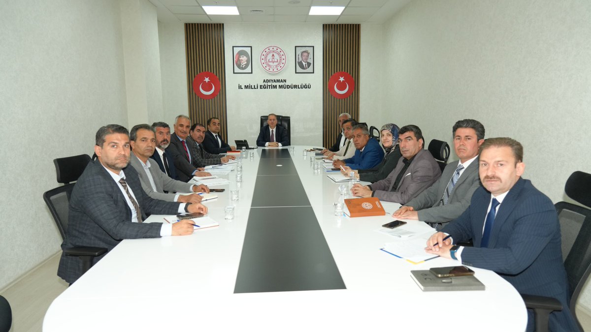İl Milli Eğitim Müdürümüz Sayın Ali Tosun’un başkanlığında, Milli Eğitim Müdür Yardımcılarımız ve Şube Müdürlerimizin katılımıyla haftalık değerlendirme ve koordinasyon toplantısı gerçekleştirildi.

Toplantıda İlimizdeki eğitim öğretim çalışmaları ve okullarımızın genel durumu