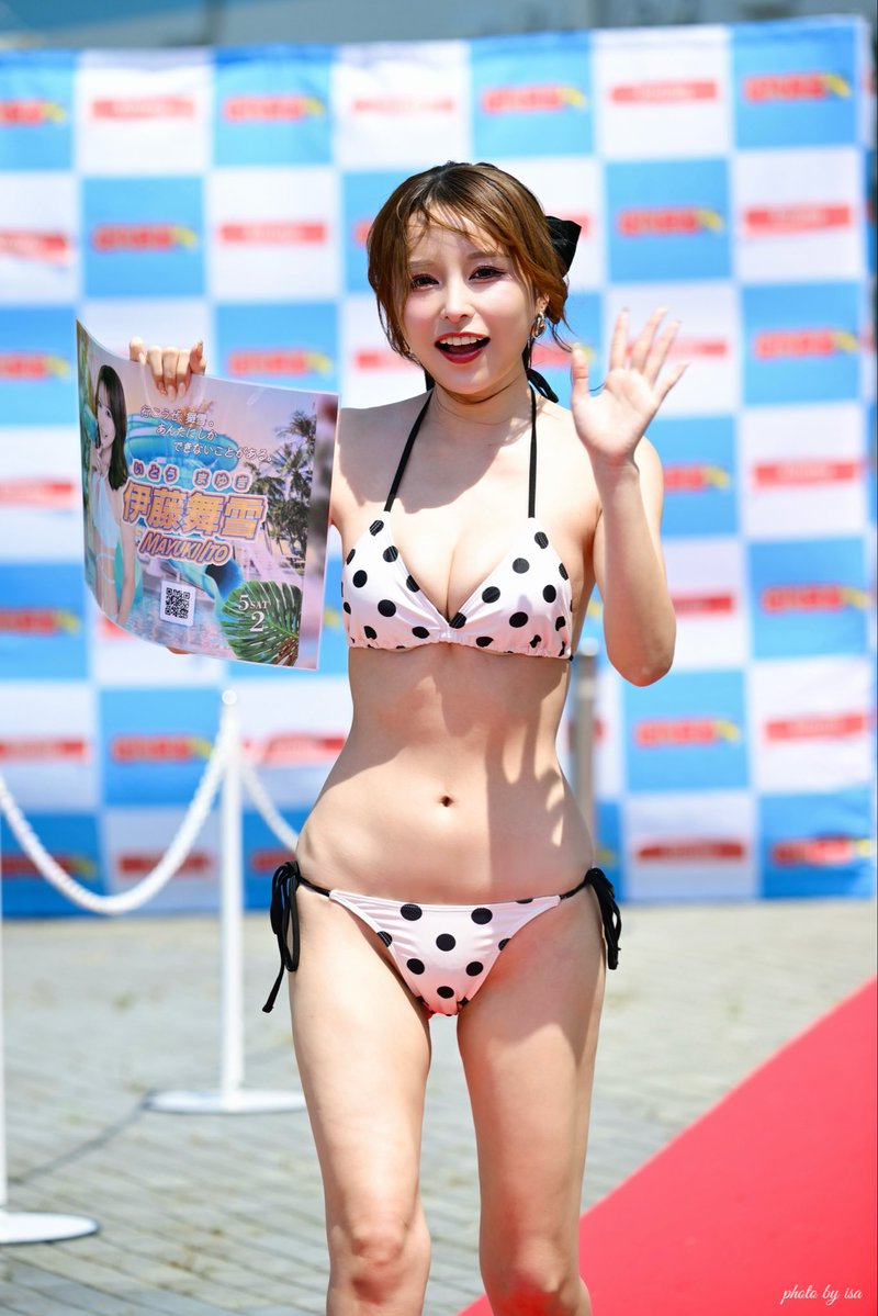 いさ tweet media