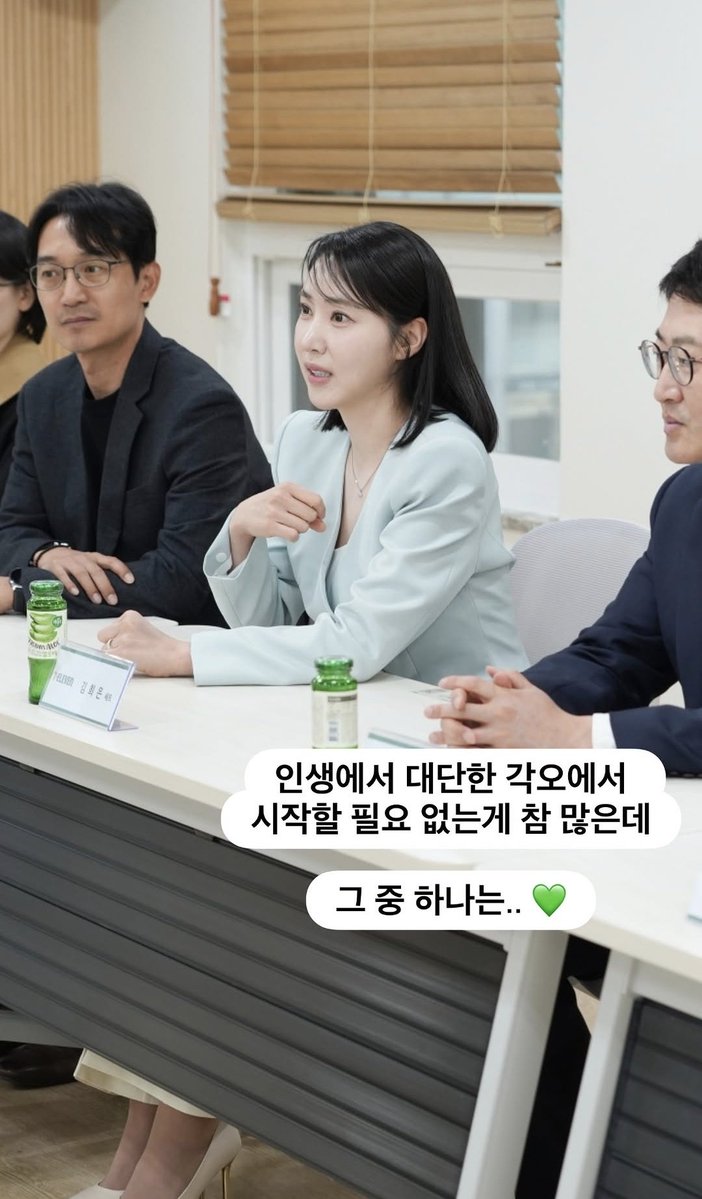 리브 tweet media