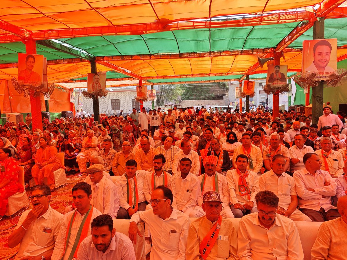 वार्ड नंबर 8, विधानसभा राई में माननीय मुख्यमंत्री श्री नायब सिंह सैनी जी के आगमन पर हार्दिक स्वागत एवं अभिनंदन किया।
इस अवसर पर जनसभा को संबोधित करते हुए क्षेत्रवासियों से विकास और प्रगति की निरंतरता के लिए वार्ड 8 से प्रत्याशी कुणाल कौशिक जी के पक्ष में मतदान करने की अपील की