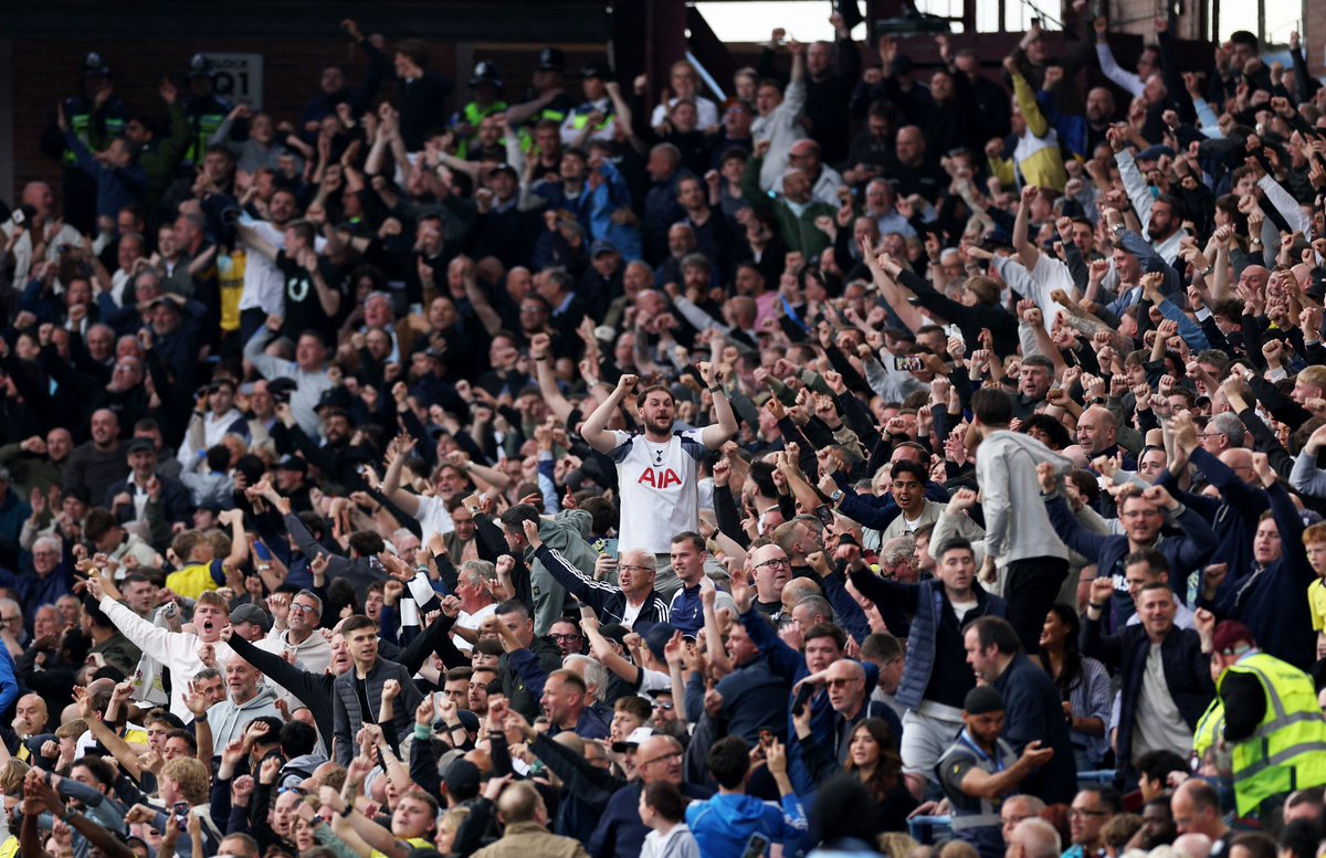SpursInsight_'s tweet image. Hats off to every single Tottenham fans in that away end yesterday for 90 minutes of non-stop noise, energy, and support for the team🧢🤍

#COYS #THFC #TOTTENHAM #SPURS