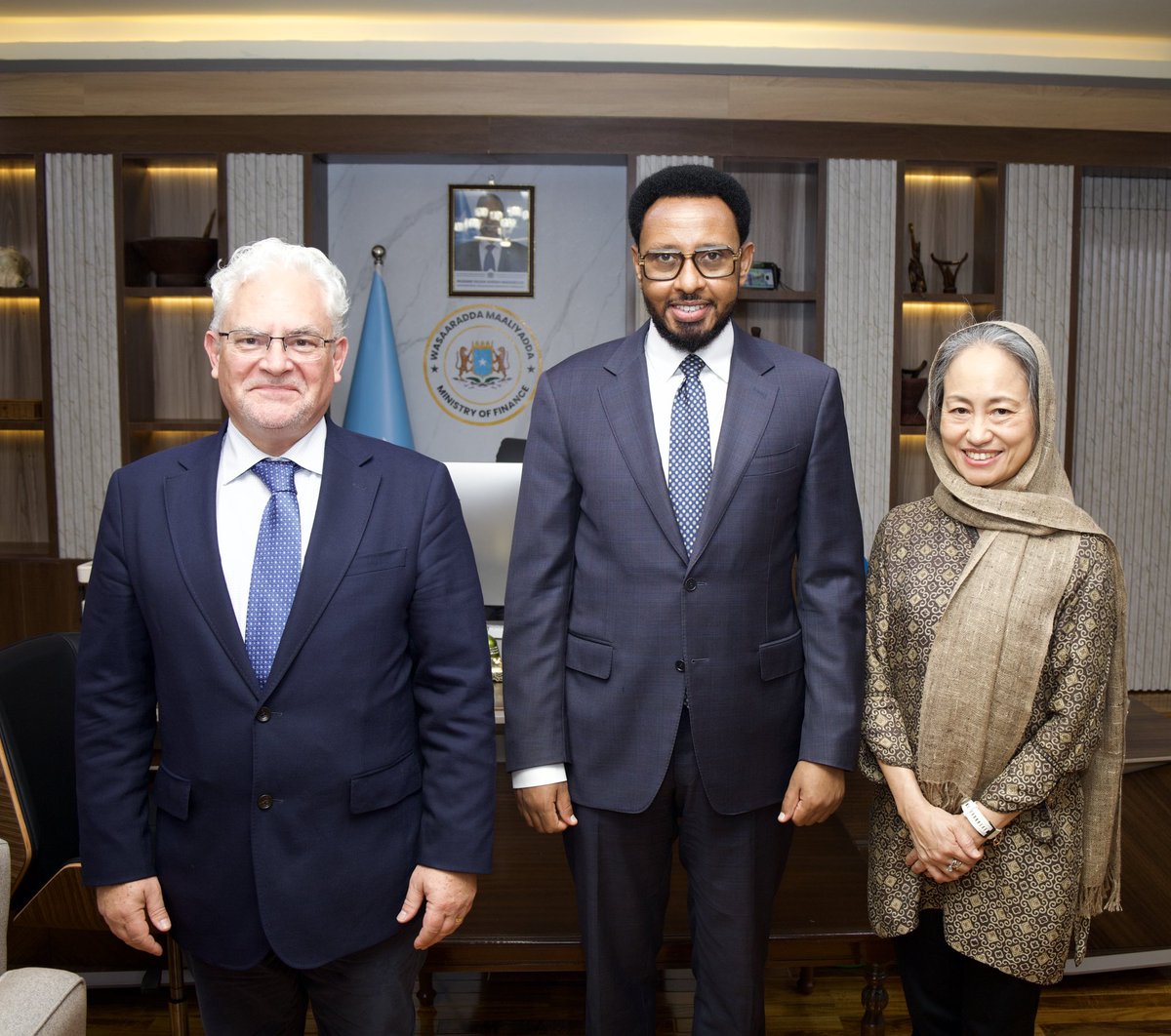 MoF_Somalia's tweet photo. Minister @BihiEgeh welcomed Ms. Shoko Noda, UN Assistant Secretary General and UNDP Assistant Administrator &amp; Director of the Crisis Bureau, together with the UNDP team. Discussions focused on the evolving economic landscape and how to further strengthen our two sides partnership https://t.co/mkhJpNLRWu