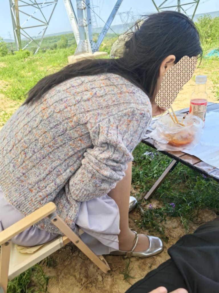 和人妻的假期露营，南京这两天天气阴天，难得有个太阳，喊了人妻来露营，正好人妻老公加班，她也是一个人，我就充当她“临时老公”，选露营地点的时候正好选了偏僻的地方，人少，让人妻穿着丝袜，带着工具，边吃边调教她，今天天气不错，微风不燥，阳光正好，有少妇相伴，快活快活。 https://t.co/IzhVy8FWca