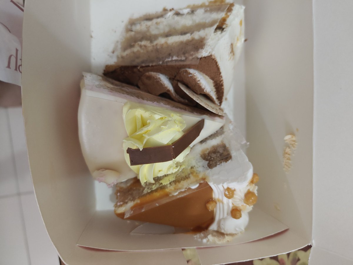 VBansal79751's tweet photo. @zomatocare 

Hi 
Order ID 8081062975 

I ordered pastries from la lavash.
I received pastries in bad condition.kindly look in this matter and provide me replacement as soon as possible 
Thank you 
Vishal Bansal https://t.co/m5985uEert