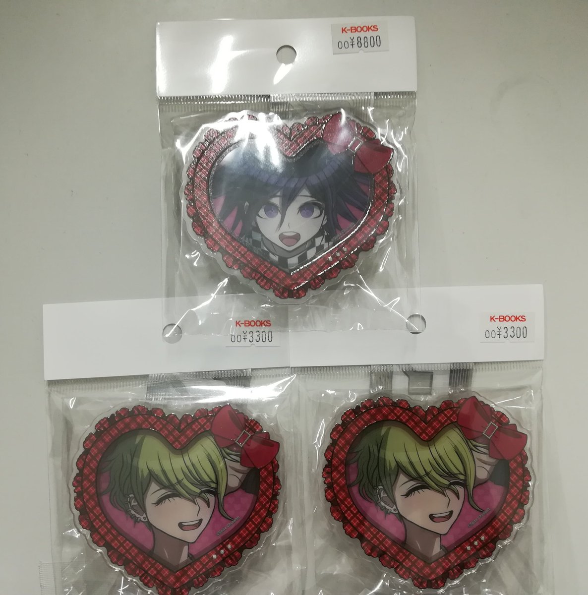 入荷情報】 ダンガンロンパV3 ハート型アクリルバッジ 王馬小吉、天海