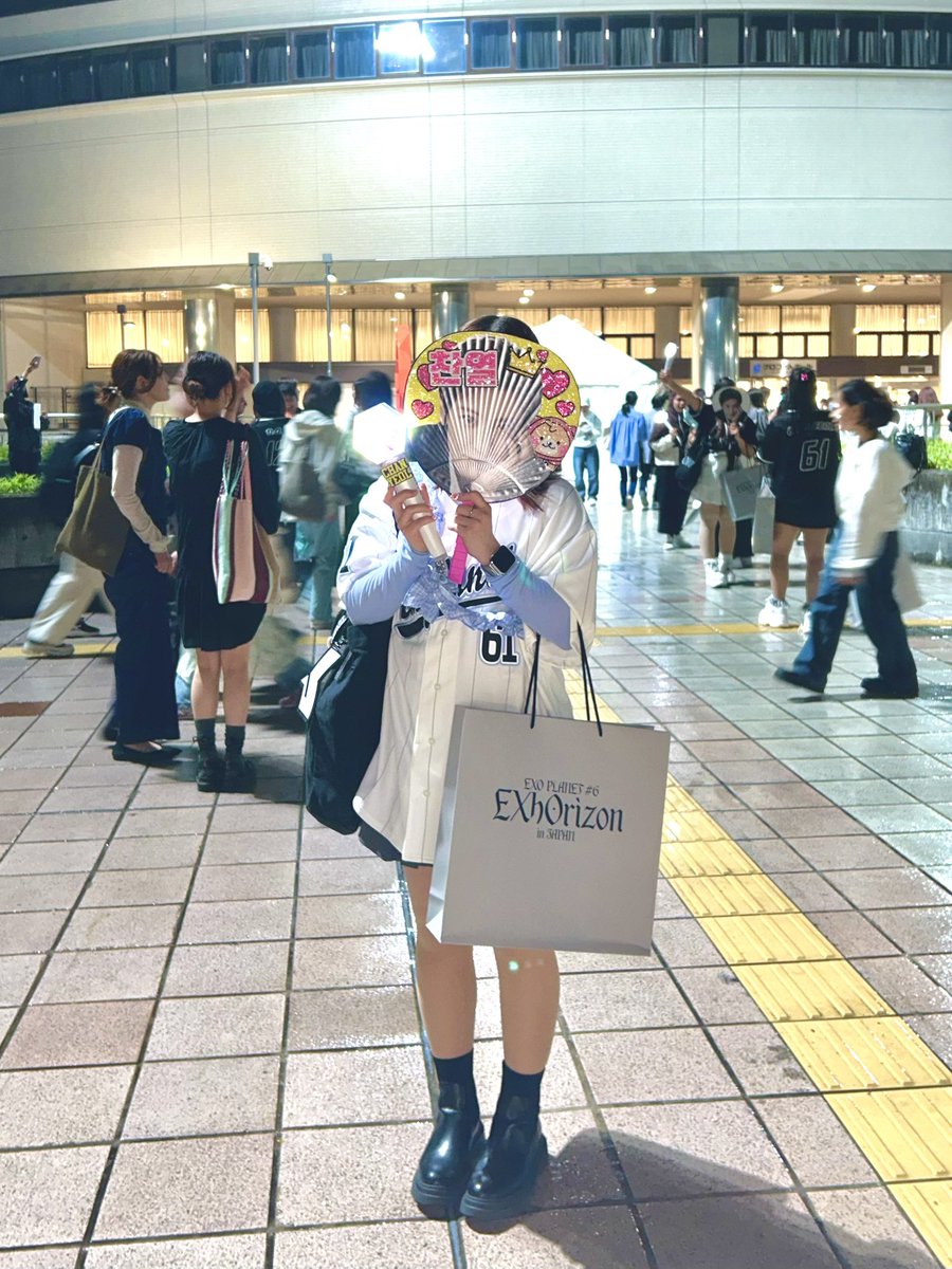 __bea61's tweet photo. EXO EXhOrizon in 名古屋 🪐💫

めちゃくちゃお久しぶりのEXO単コン!!
今回アプグレ当選して前から3列目という神席でEXOくんたちを拝めました🙏🏻最初から最後までチャニョルが近くまで来てくれてこんな幸せでいいのかってぐらい幸せでした🥲最後のメントの時チャニョルからペンサ貰えたと信じてる🥲 https://t.co/sPJtZDuelp