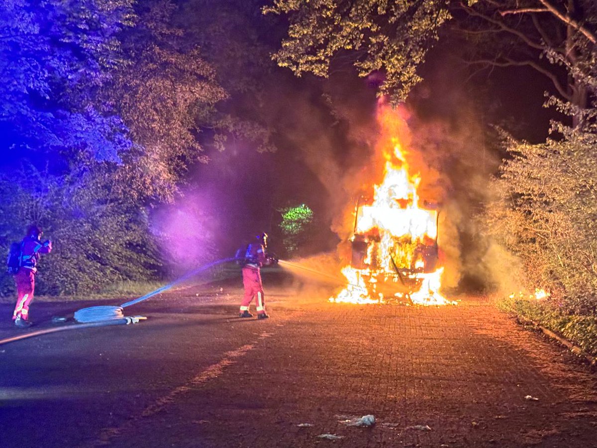 Vrachtwagen brandt uit in Stadskanaal