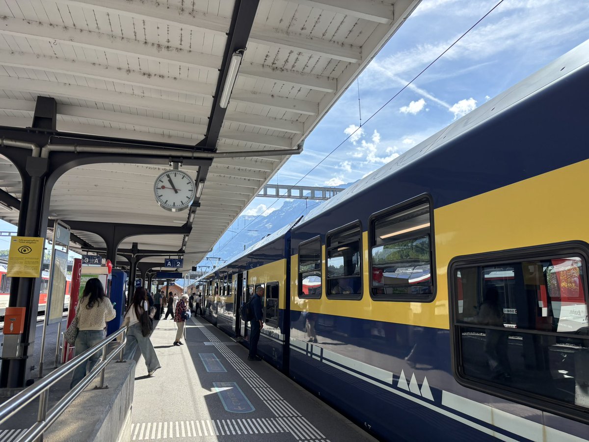 いざ、アルプスへ電車乗り継いで行くぞ！お高いスイストラベルパスで🥹