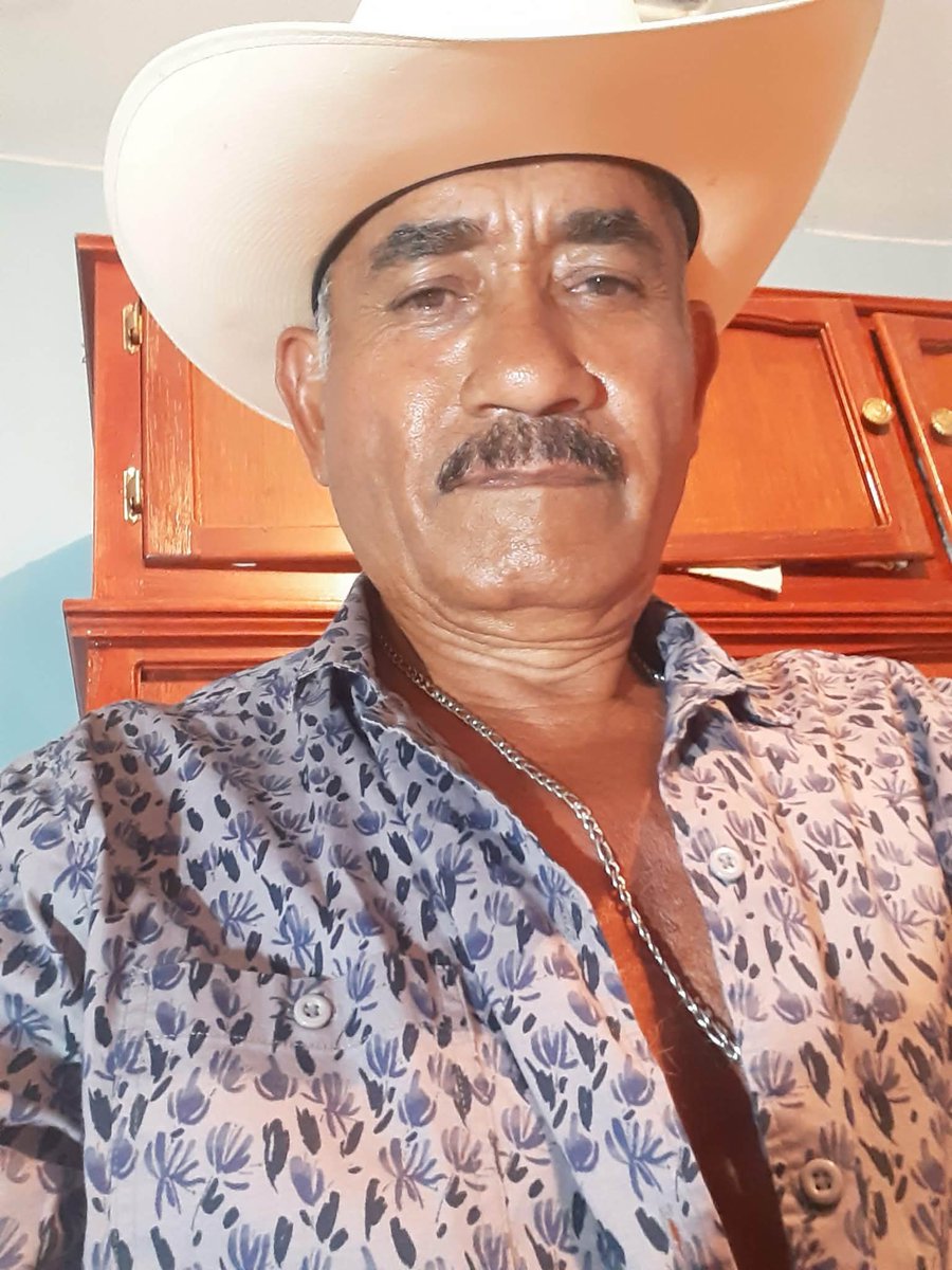 acosta15411's tweet photo. Lo que puede conseguir de este papi chulo https://t.co/8MigABCxMH