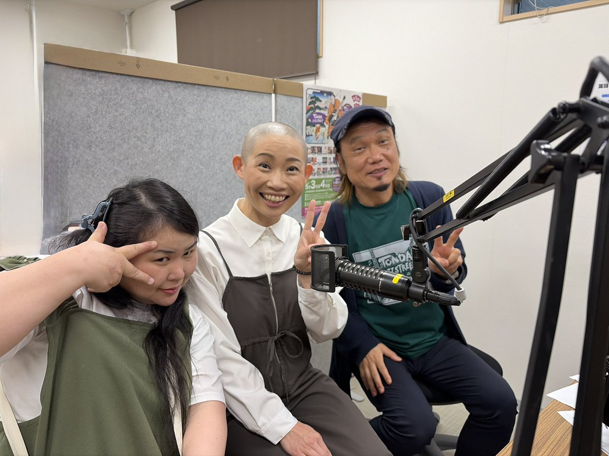 TondaLM500's tweet photo. #ジャズストラジオ「音松寄席」を終えられた落語家の露の五九洛さん、桂ぽんぽ娘さんがお越しくださりました！本日も超満員御礼��音松寄席。今月23日の五九洛さん『改名記念落語会』、20日まで連日開催中の、ぽんぽ娘さんの20周年記念公演も、どうぞお見逃しなく！ https://t.co/3FAaD2GcTh