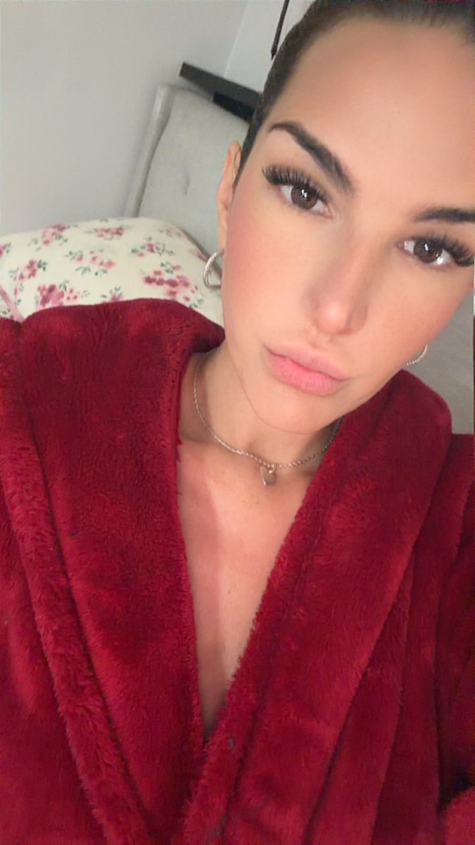 Getting ready for lunch with the girls!! Who is paying? 

Findom paypig finsub whalesub