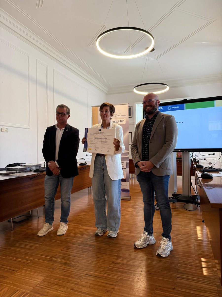 AjBegur's tweet photo. 📢#Begur reforça el seu compromís amb la qualitat turística amb noves certificacions #SICTED.
🔹L’Oficina de Turisme, 4 platges i també 5 empreses del municipi han estat reconegudes amb el distintiu de qualitat turística en destinació.
🔎T'ho expliquem: https://t.co/doWZyozRTm https://t.co/WZSVquKXhK