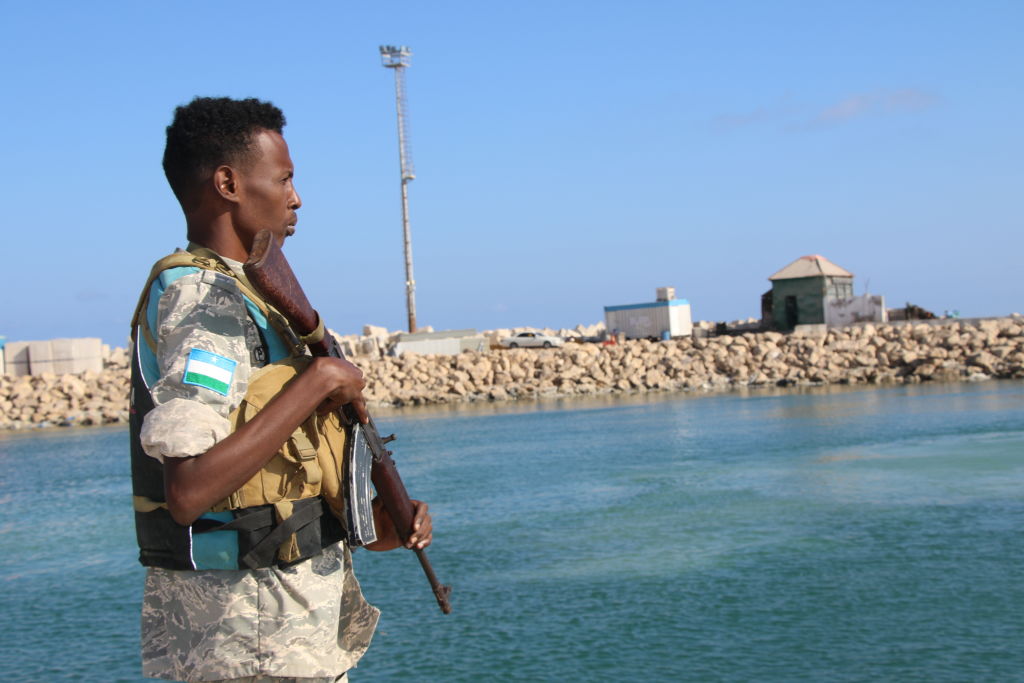 businessamfr's tweet image. Les pirates somaliens semblent être de retour, avec le soutien des Houthis : un pétrolier a été détourné au large des côtes du Yémen fr.businessam.be/des-pirates-so… #piraterie #Yémen #Houthis #sécuritémaritime #géopolitique