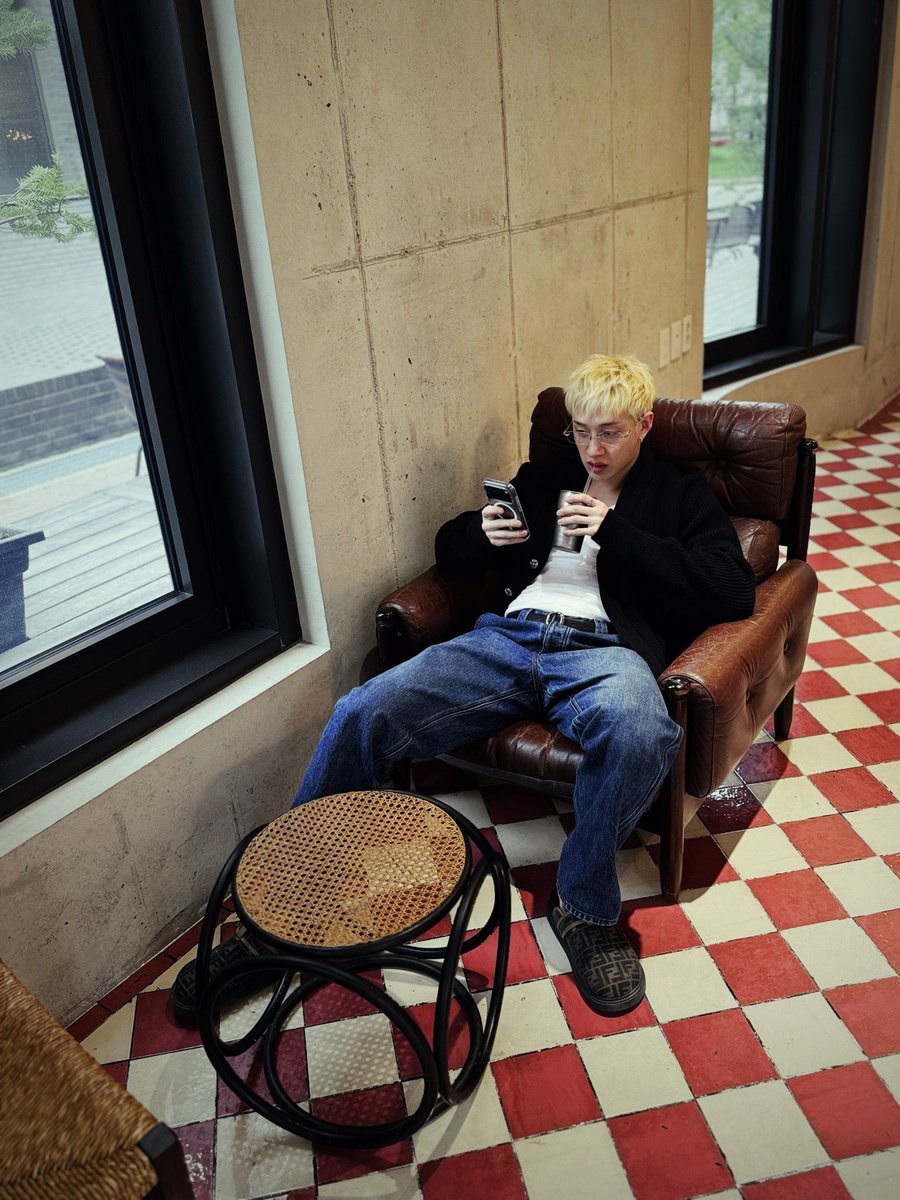 Bang Chan France tweet media