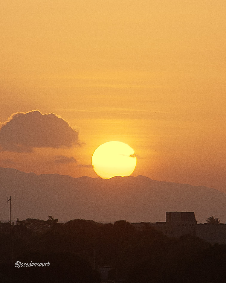 josedancourt's tweet image. El horizonte del amanecer ofrece como comunión al sol de la mañana de este primer lunes de mayo.

#Sunrise #Sun #Color #Cumana #relax 

#CursoFotografiaTwitter
Gratuito
Autoestudio
Acceso en post fijado en mi perfil X