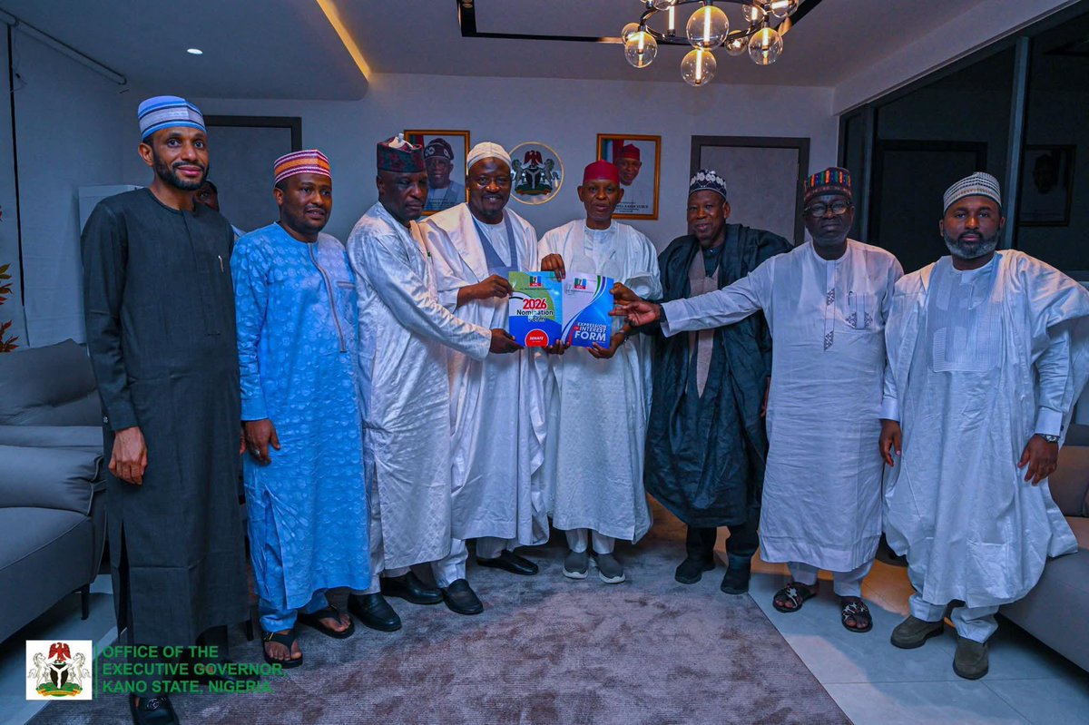 Authenticvoice6's tweet image. #PHOTOS!!!! Governor of Kano State, Abba Kabir Yusuf, has given Senator Kawu Sumaila the nomination form to contest for the Kano South Senatorial seat.🇳🇬🇳🇬🇳🇬🇳🇬
- - - - - - - - - - - - - - - - - 

Authentic voice