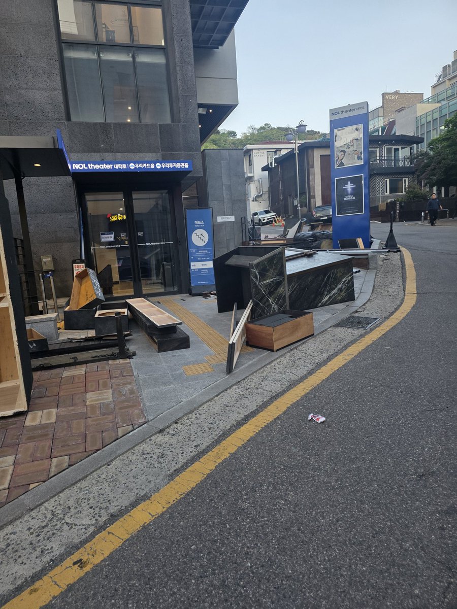 봄날 tweet media