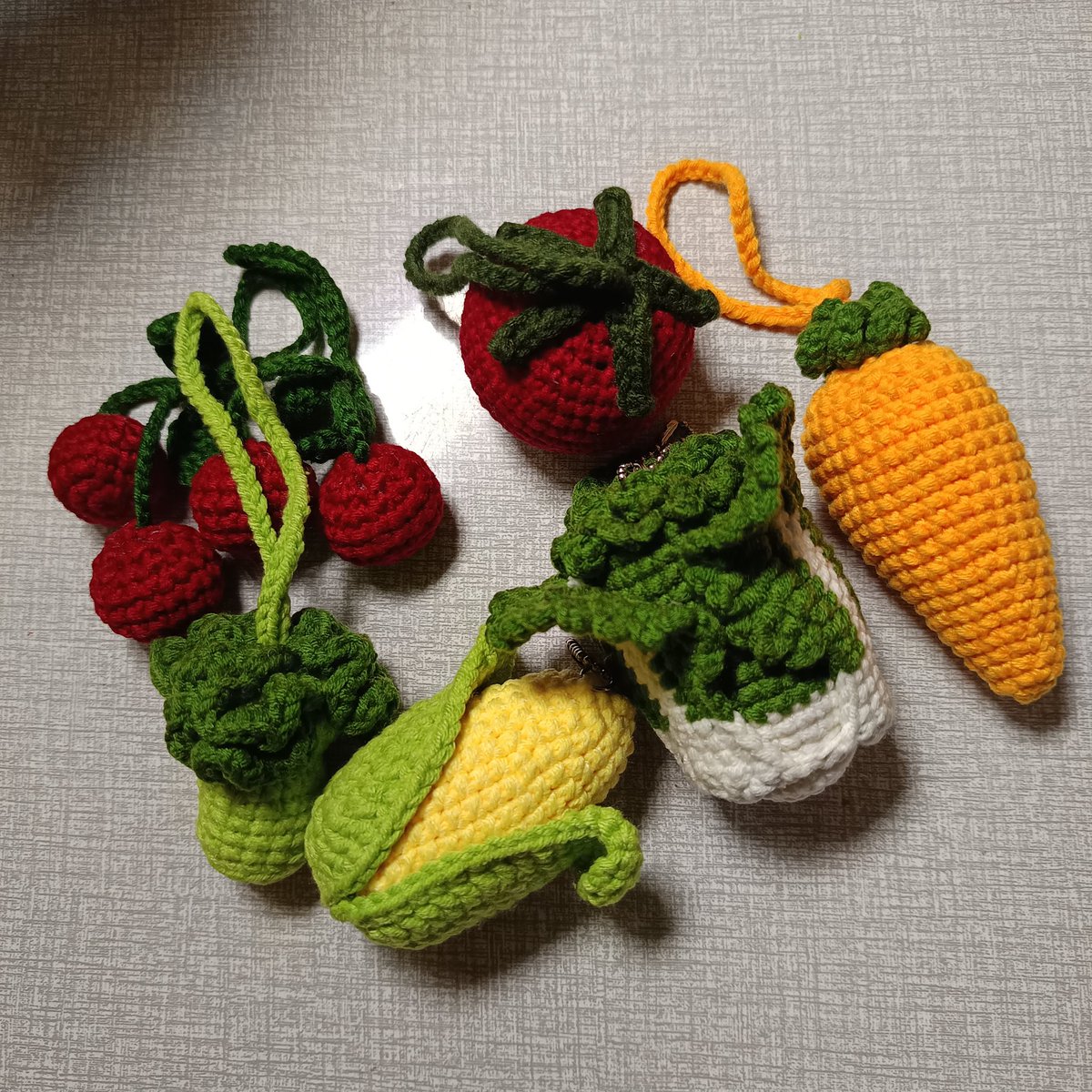 Moonstitch_'s tweet photo. @tanyarlfes Kak aku ada jual keychain rajut, bisa dlam bentuk Idol, sayur, ada jepit rambut, dll kak. Kaka bisa cek di Shopee moonstitch yaa. 

https://t.co/FQh3MpYxAj https://t.co/m8NYmLzibL