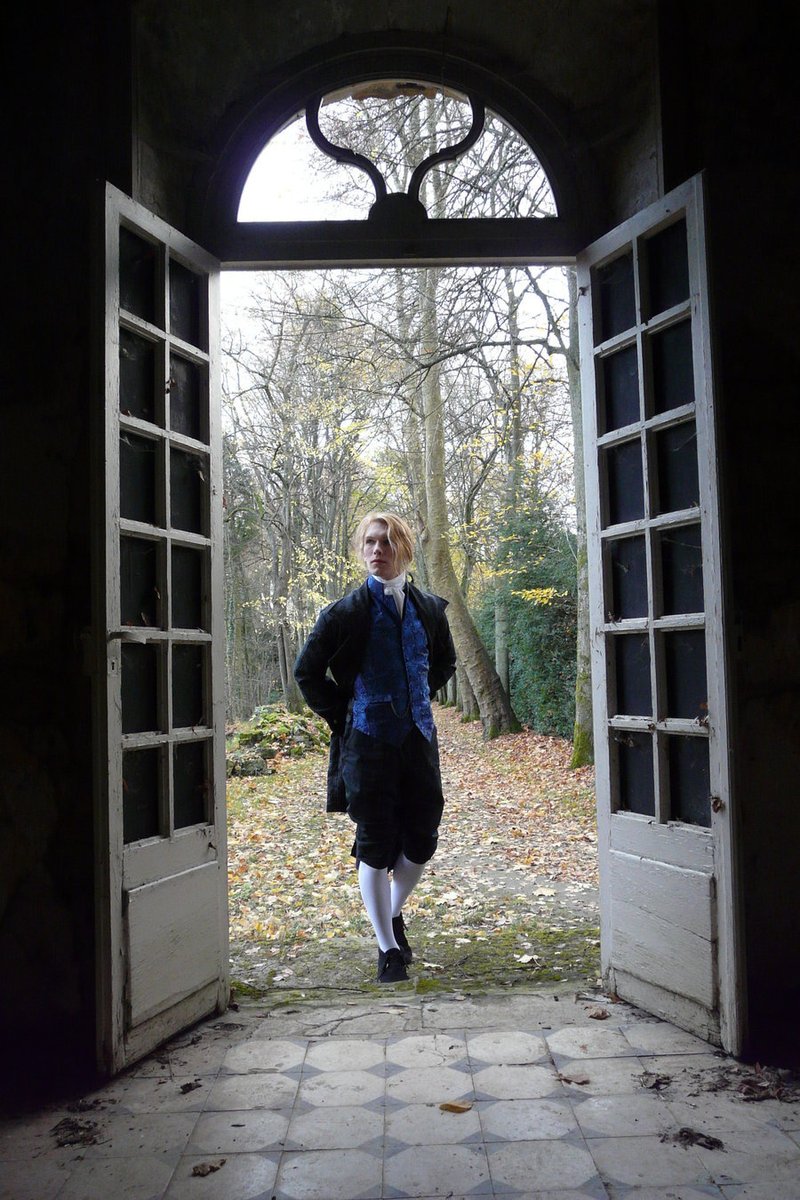 ChrisVernel's tweet photo. Lestat the Vampire 
From "the vampire chronicles"
🧛
Cosplay shoot in a secret place 🙃

18th century mood 👌 https://t.co/qoqY6qxtvS