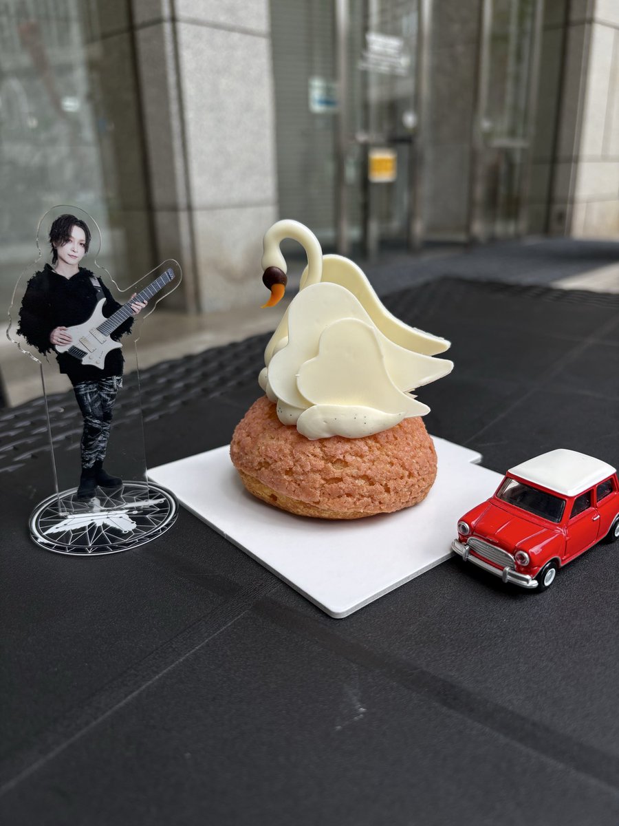 KanokonaK_L's tweet photo. 新宿パークハイアットのペストリーブティックに売っているTHE SWAN🦢✨
すごく素敵すぎる🥹💕
スワンのお菓子たくさん探したけど、これがダントツで推しのイメージにピッタリです🥰
食べるのがもったいない😆

#Leda https://t.co/a87dqYZ4IK