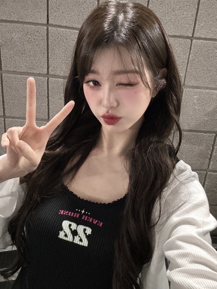🍒장원영 tweet media