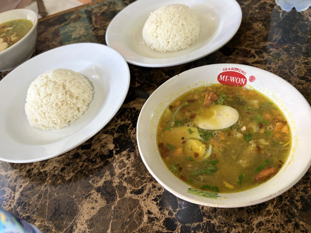 KIRIN_SaKe_'s tweet image. ソトアヤム🍲
まーじでうまい！

これで一杯150円
ライス🍚つけて200円

最高すぎる😍

息子氏も爆食いです🫃

#Indonesia 
#バリ島