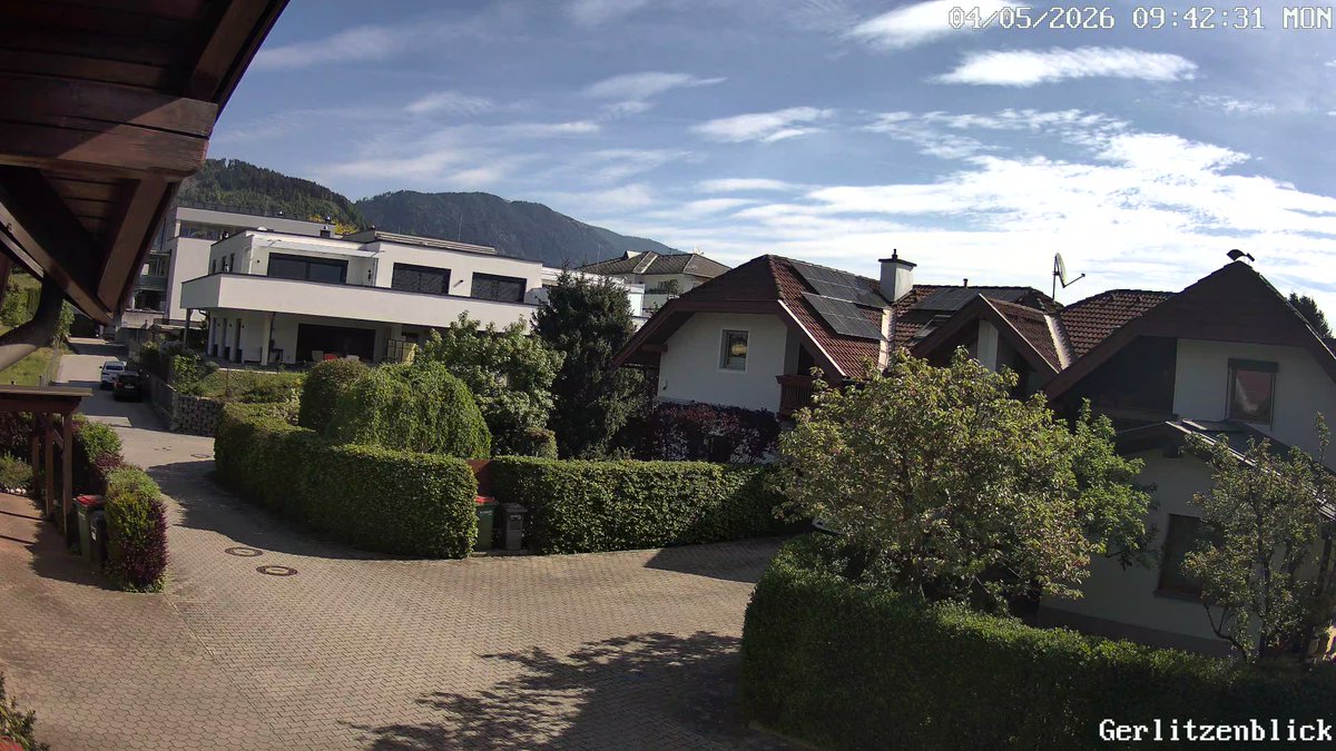 WWien10's tweet image. 🌤️ Freundlicher Wochenstart in Villach-Lind
Nach frischen 6,9°C am Morgen aktuell schon ~15°C – heute wieder 24–26°C möglich 🌡️
Viel #Sonne, nur lockere Wolken. Weiter frühsommerlich, aber Luft langsam etwas feuchter.

#Villach #Kärnten #Wetter