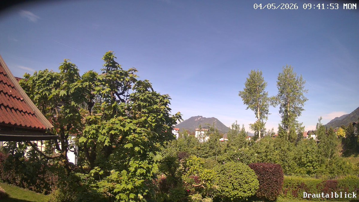 WWien10's tweet image. 🌤️ Freundlicher Wochenstart in Villach-Lind
Nach frischen 6,9°C am Morgen aktuell schon ~15°C – heute wieder 24–26°C möglich 🌡️
Viel #Sonne, nur lockere Wolken. Weiter frühsommerlich, aber Luft langsam etwas feuchter.

#Villach #Kärnten #Wetter