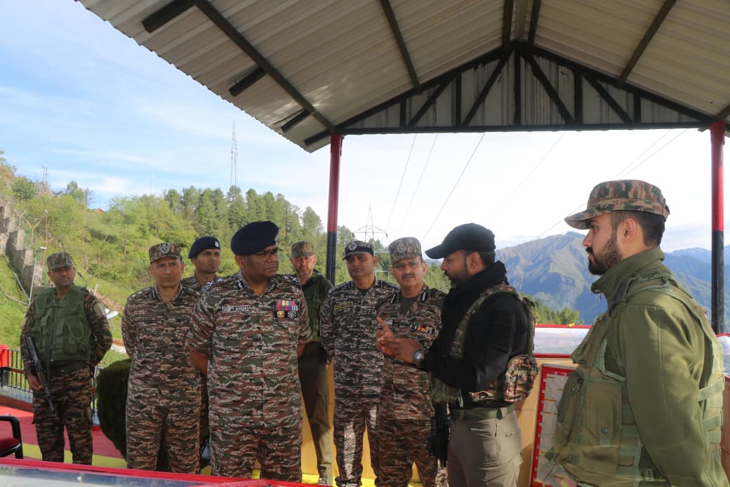 jammusector's tweet image. On 03/05/2026, Shri Amol V. Homkar, IPS, IG Jammu Sector CRPF, visited 61 RR Dera Ki Gali (DKG), Poonch, where he chaired a coordination meeting to enhance inter-force synergy, improve operational preparedness, and reinforce commitment to national security.
#CRPF #NationFirst