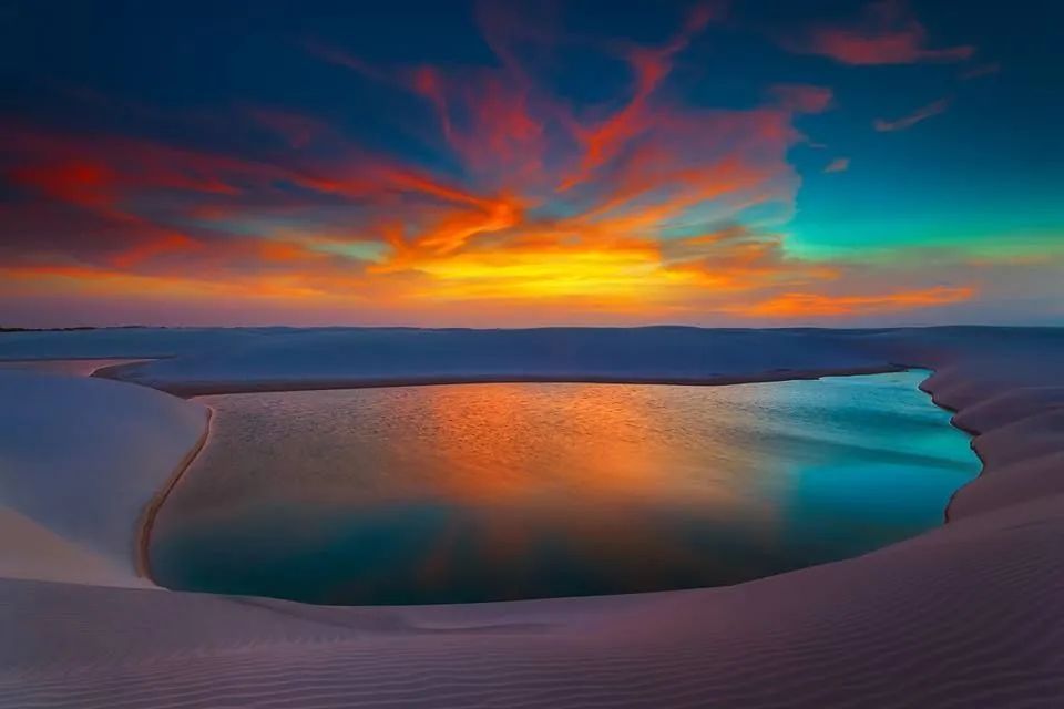 noveliciouss's tweet image. I wish I could show you When you are lonely or in darkness The astonishing light of your own being. Hafiz #writing