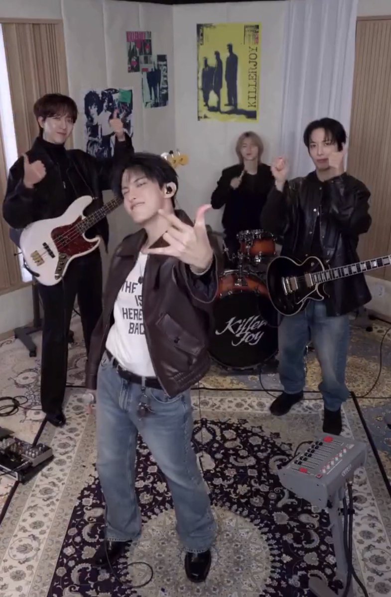 dokyeom’s rockstar 🌻🐰☘️ tweet media